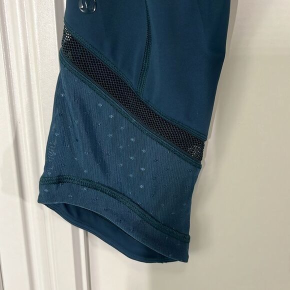 Lululemon Just Breathe Crop Size 6 - Picture 9 of 13